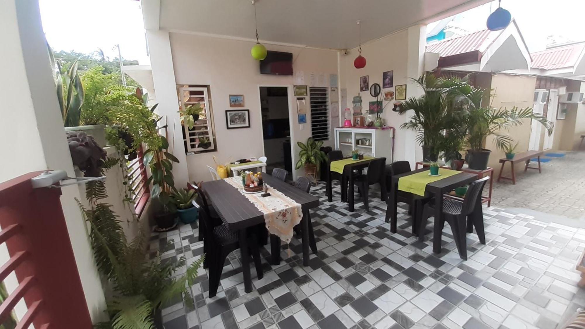 Sandstorm Lodge And Cafe Puerto Galera Kültér fotó