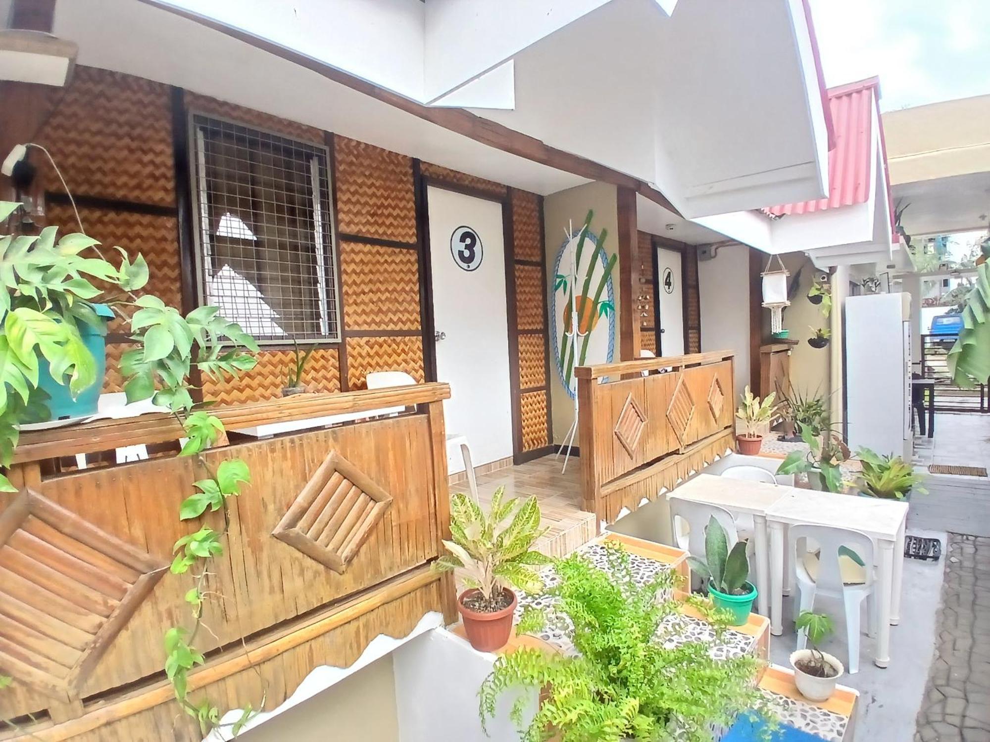 Sandstorm Lodge And Cafe Puerto Galera Kültér fotó
